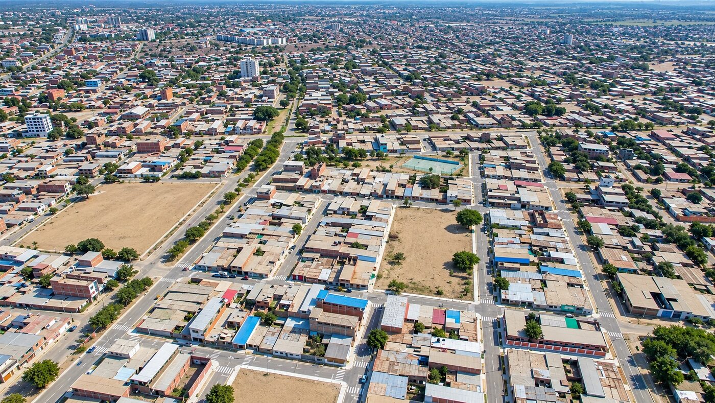 Vista aérea de sector urbano con calles pavimentadas